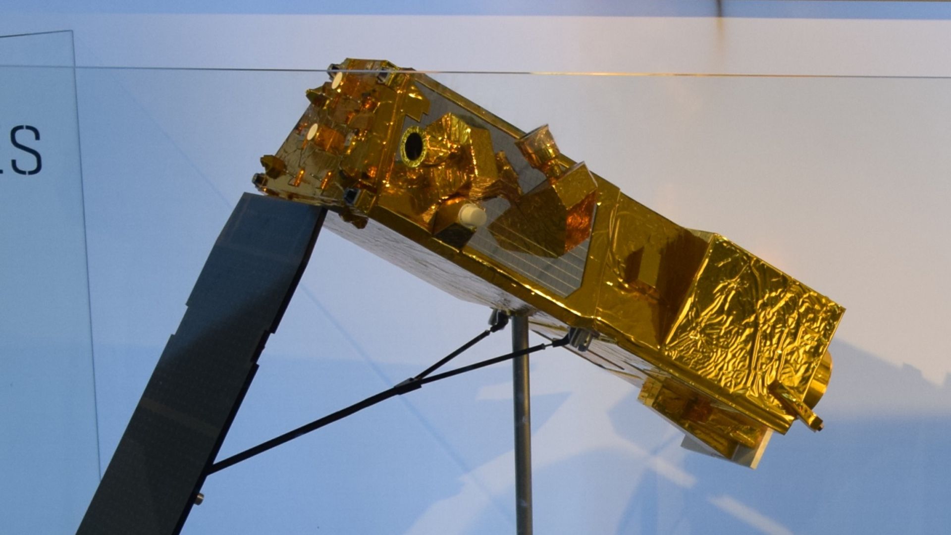 File:CERES (satellite).jpg