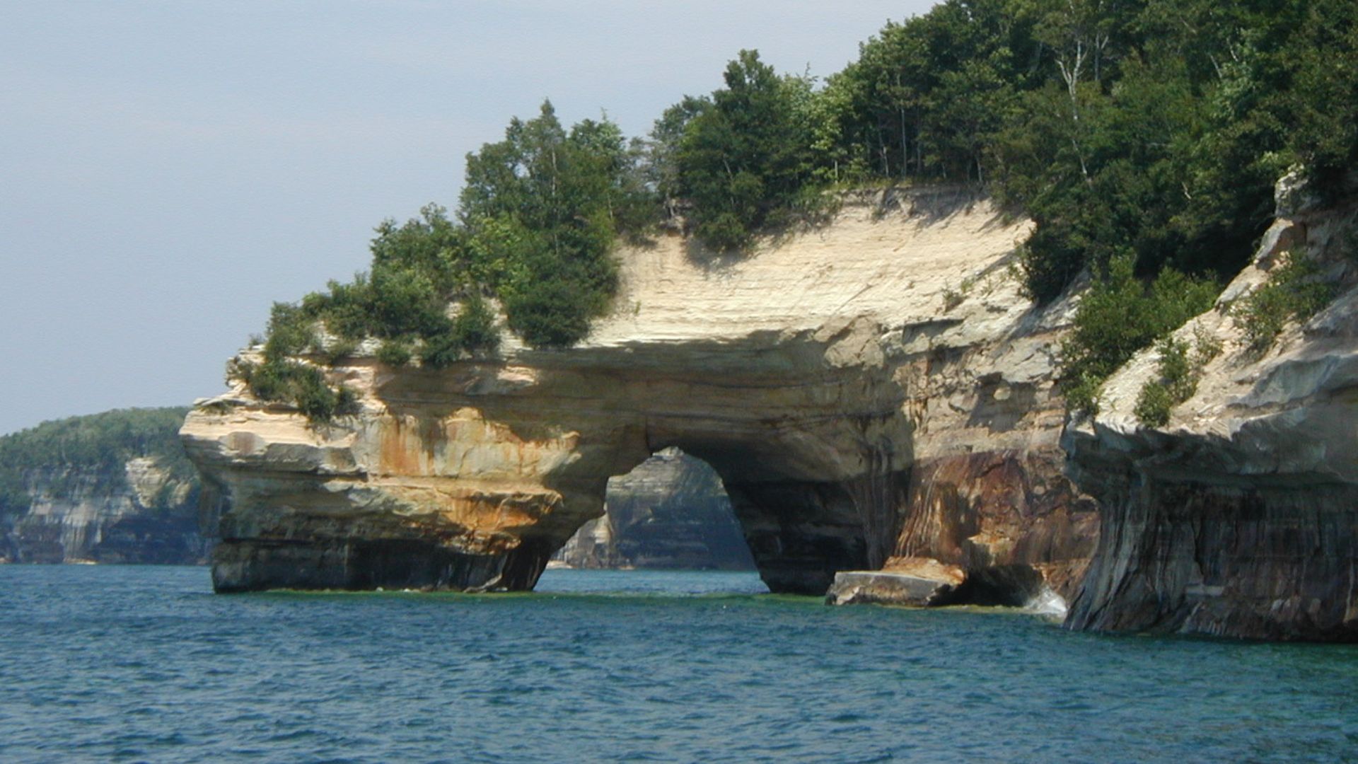 File:Pictured Rocks National Lakeshore arch.JPG