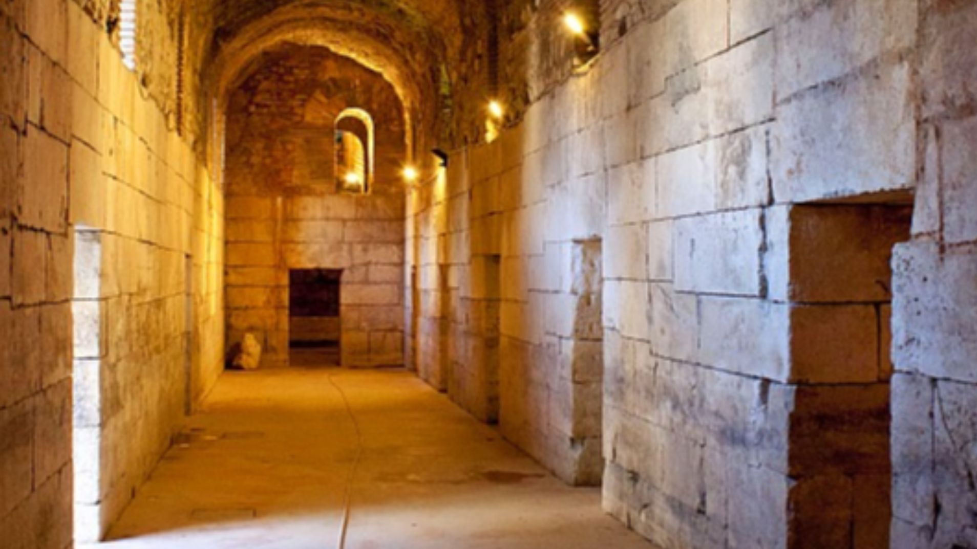 File:Diocletian's Palace substructure 2.jpg