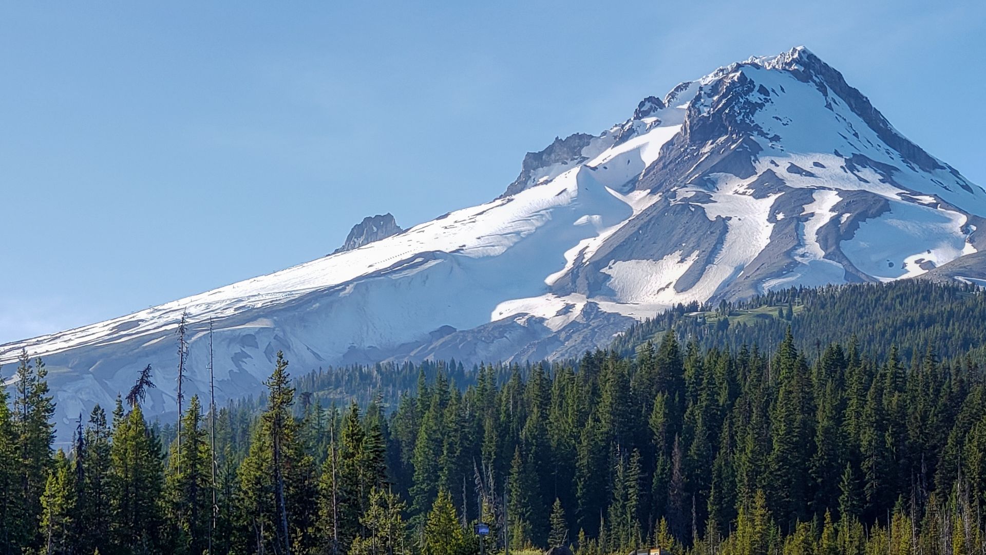 File:Mount Hood and Mount Hood Meadows from White River Sno Park.jpg