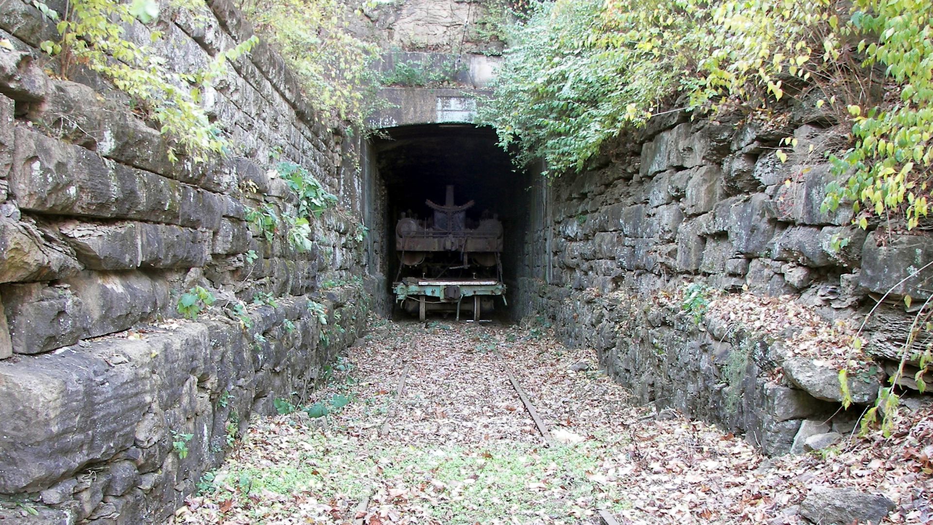 File:Barretts Tunnel 1.jpg