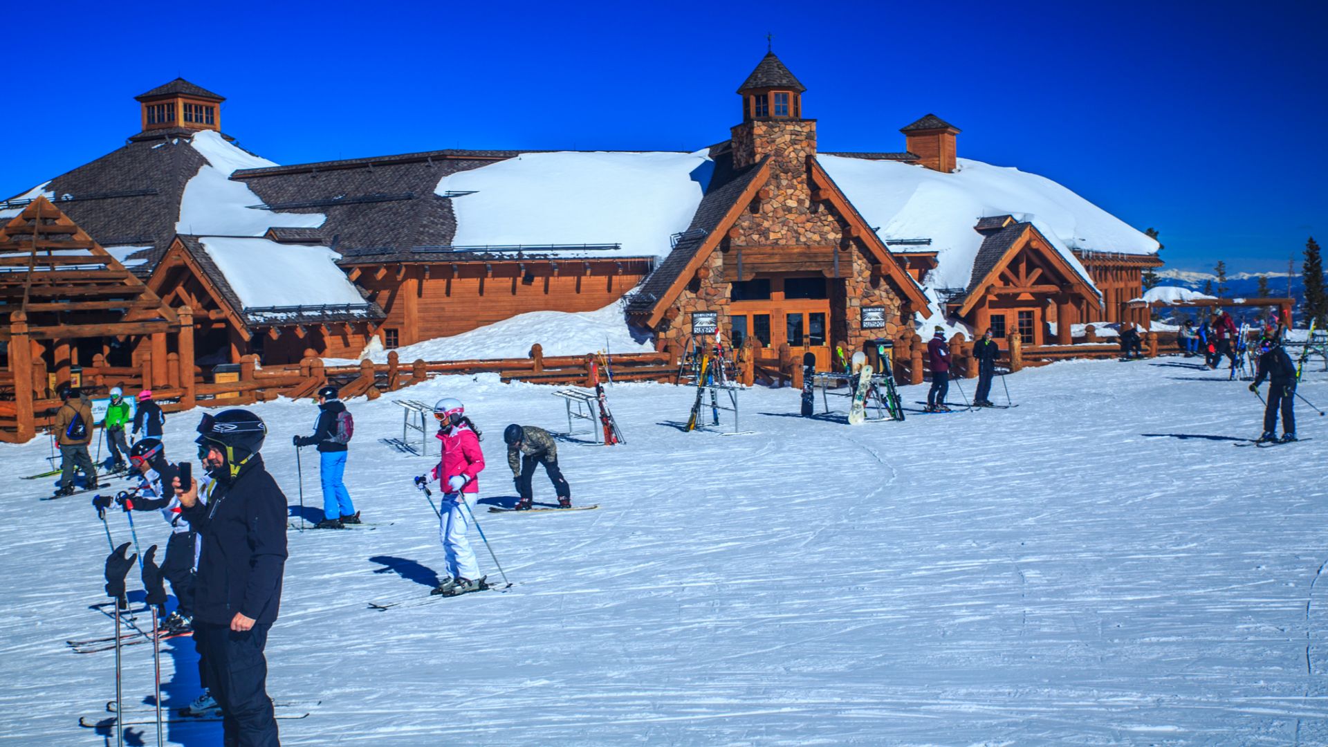 File:Winter Park Colorado - massive day lodge (expensive food) - (13843523774).jpg
