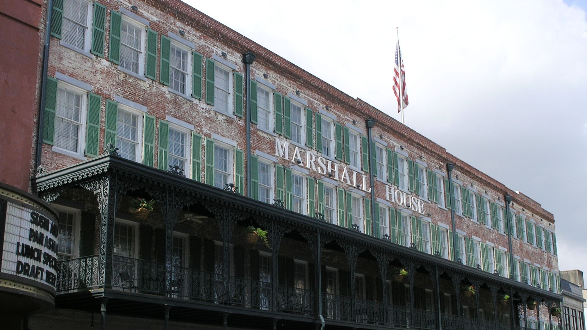 File:The Marshall House in Savannah, Georgia.JPG