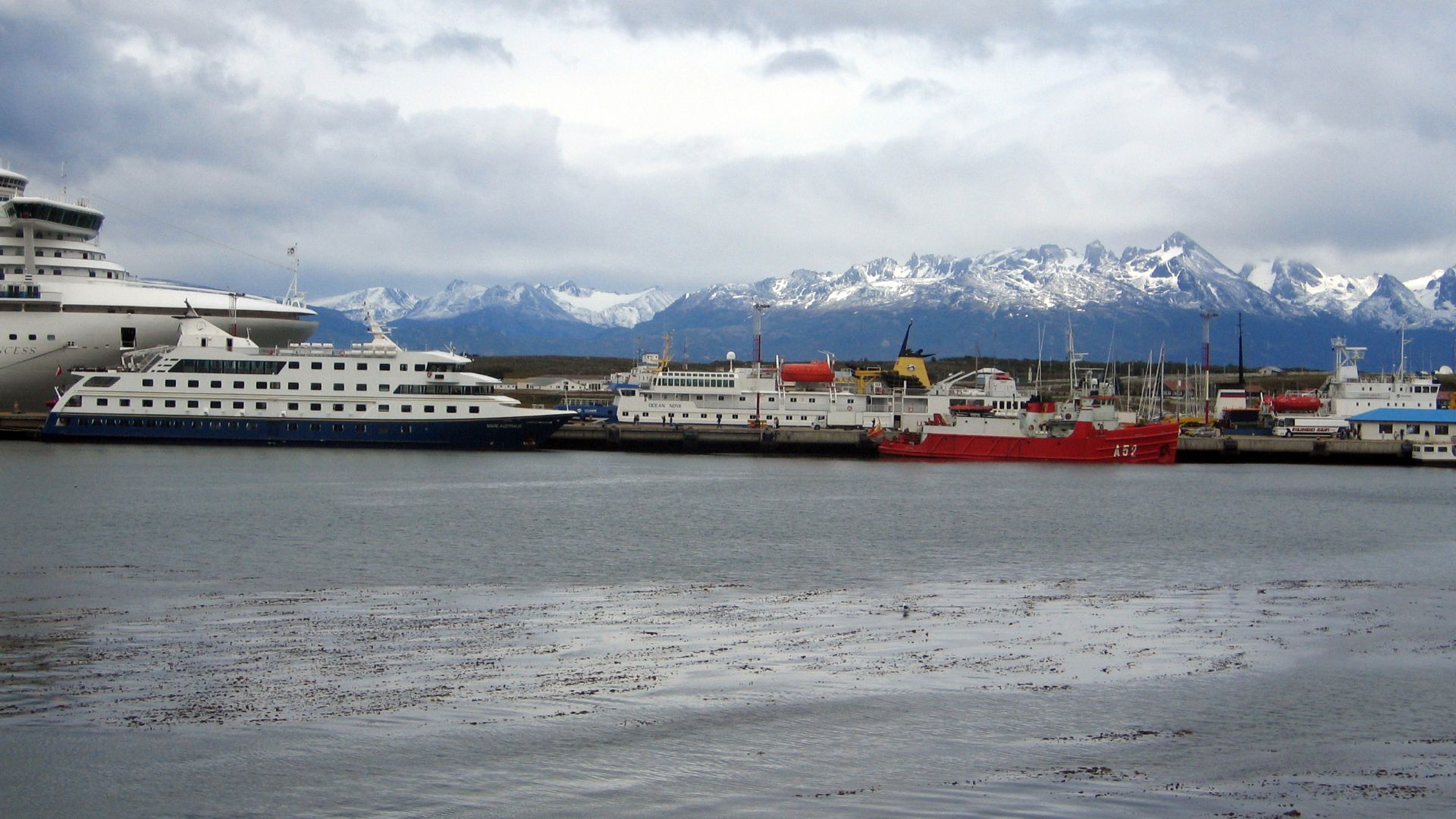 File:Ushuaia port.jpg