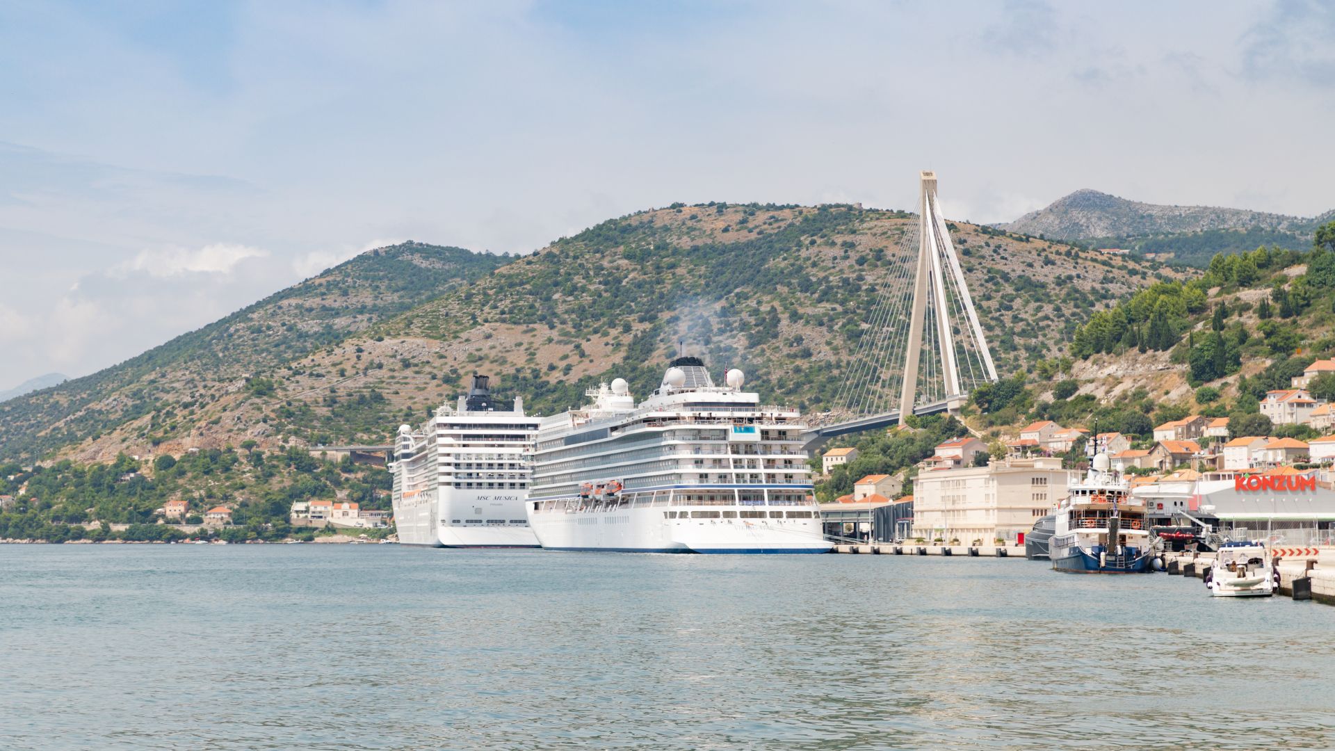 File:Cruise ships at Dubrovnik Cruise Port, Croatia (48738679798).jpg