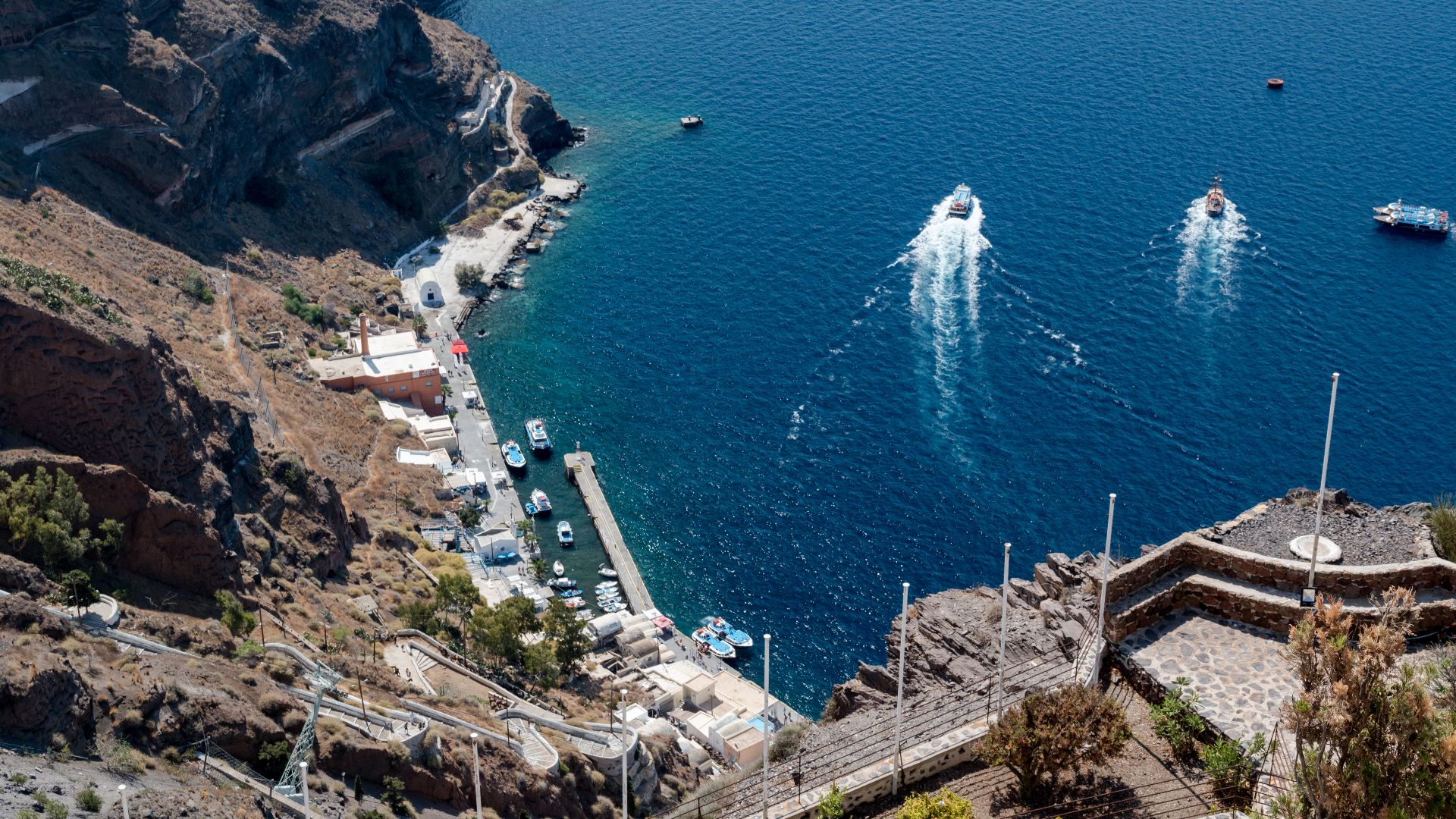 File:Santorin (GR), Fira, Hafen -- 2017 -- 2622.jpg