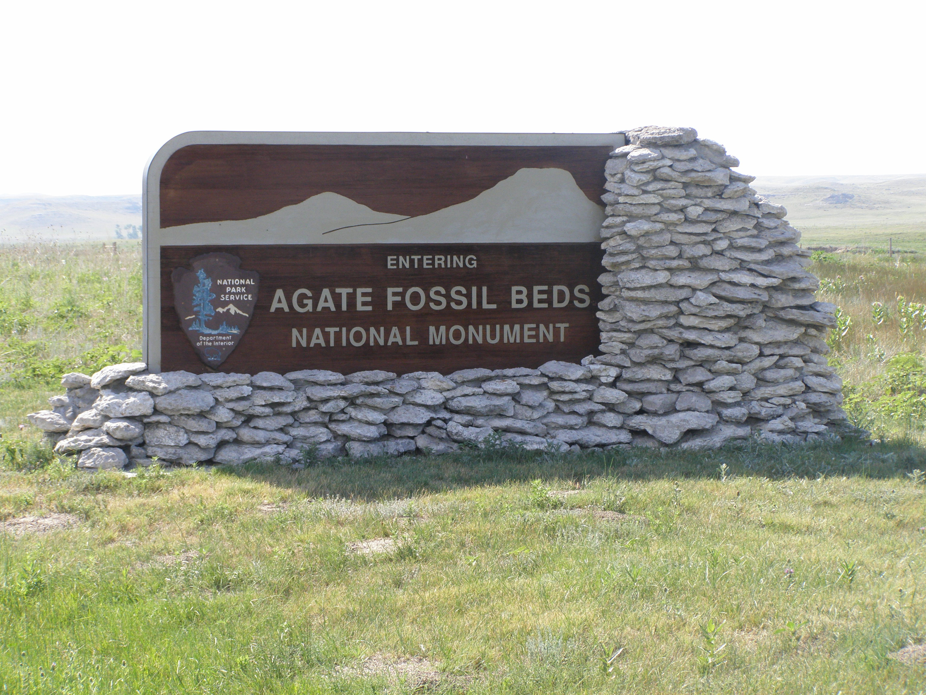 File:Agate Fossil Entrance Sign P7180290.jpg