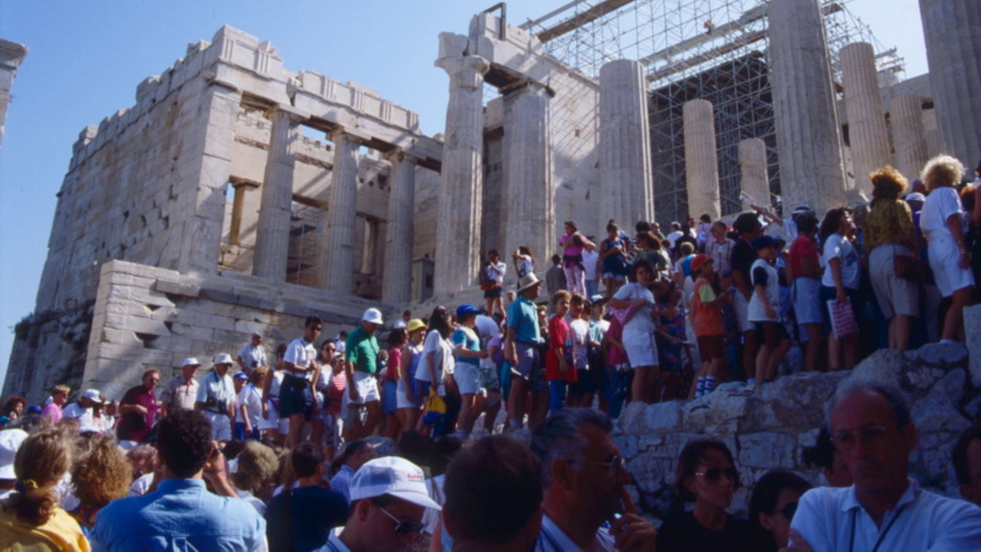 File:Queueing for the Acropolis (84572232).jpg