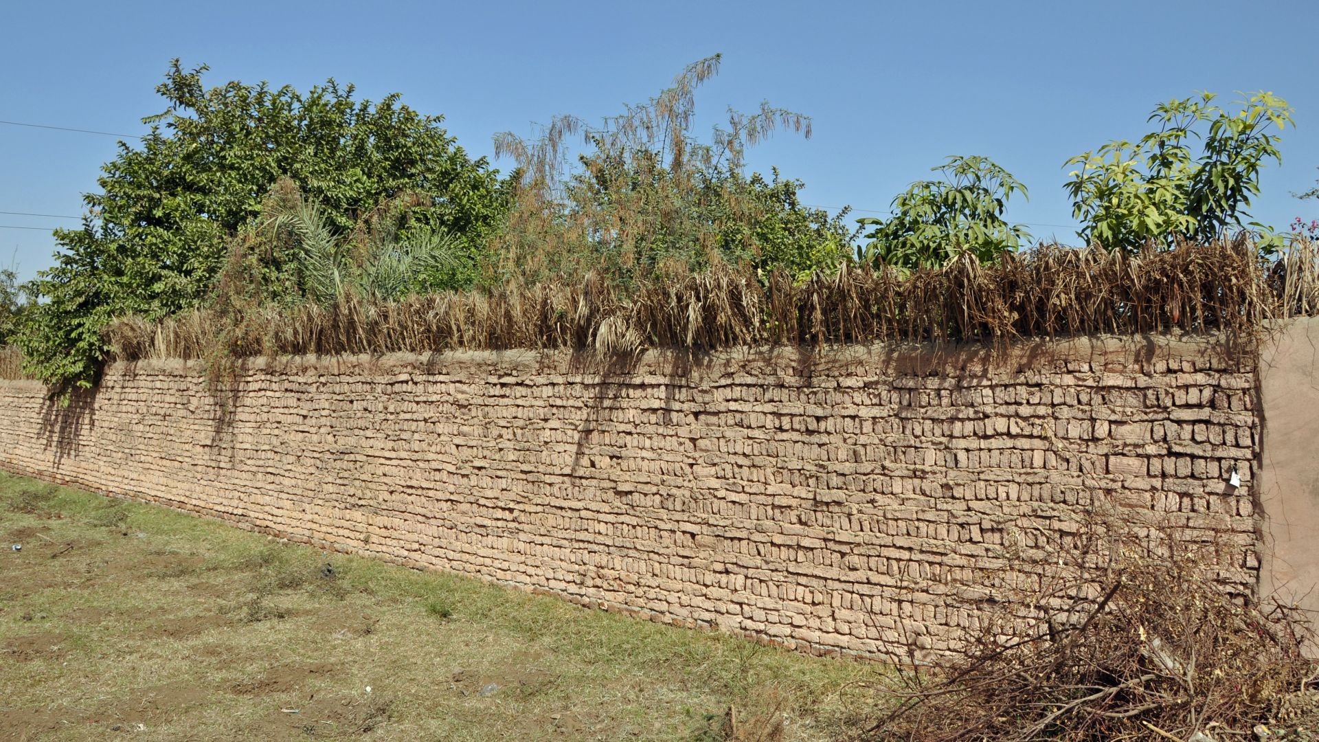 File:Luxor Mudbrick Wall R01.jpg