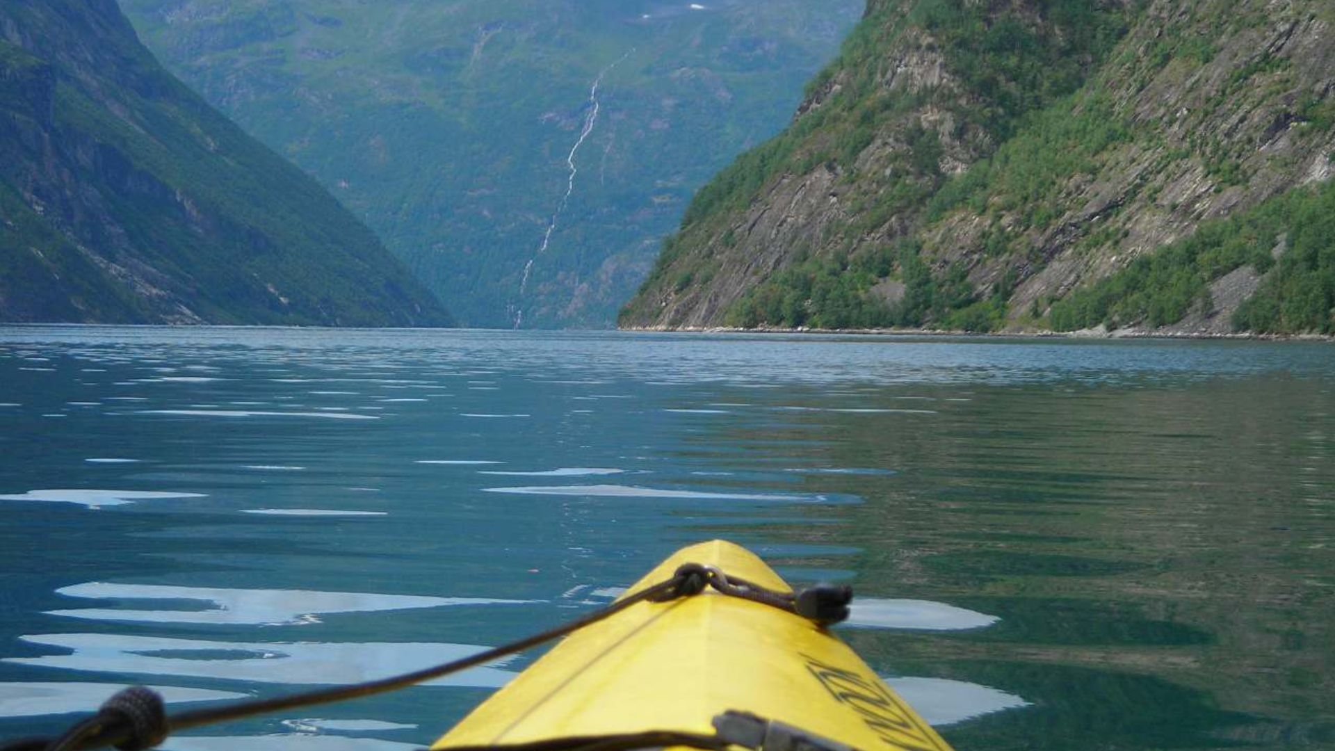 File:Geirangefjord-Canoe.JPG