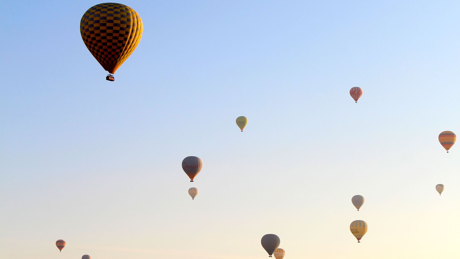 File:Hot air balloons in Cappadocia.jpg