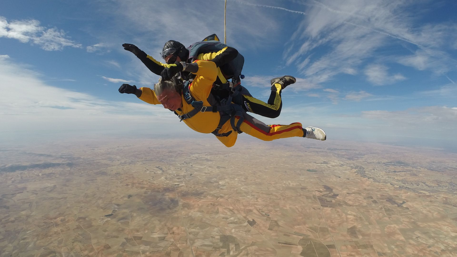 File:A pair of tandem skydivers in the air.jpg
