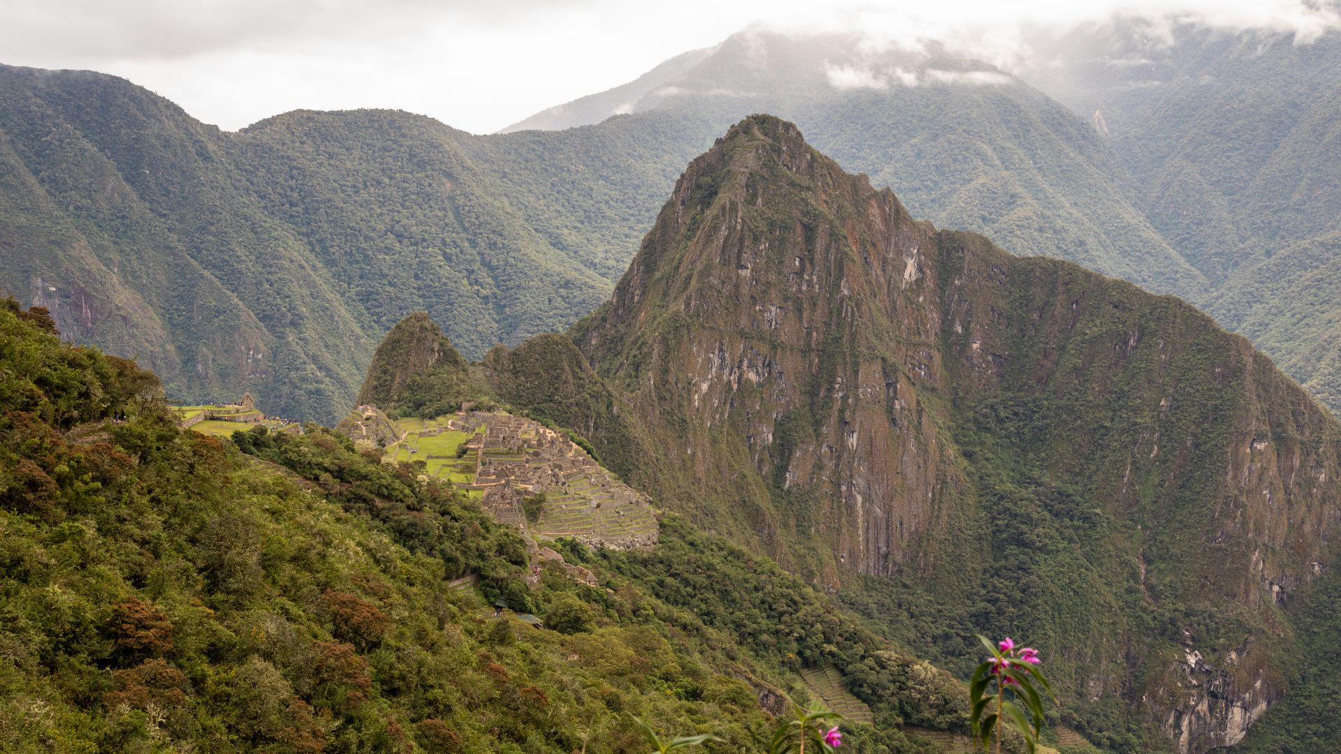 File:Machu Picchu from the Inca Trail 5118.jpg