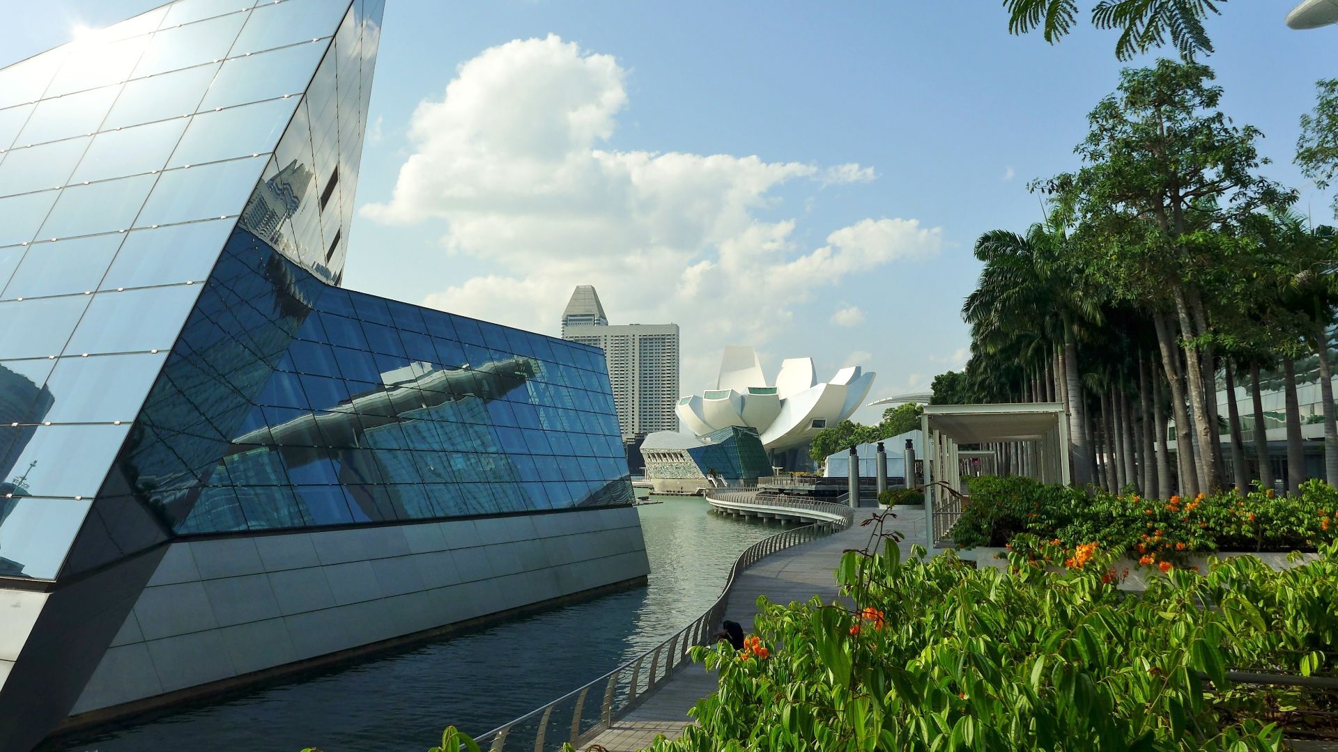 File:Waterfront, Marina Bay Sands, 2014.JPG