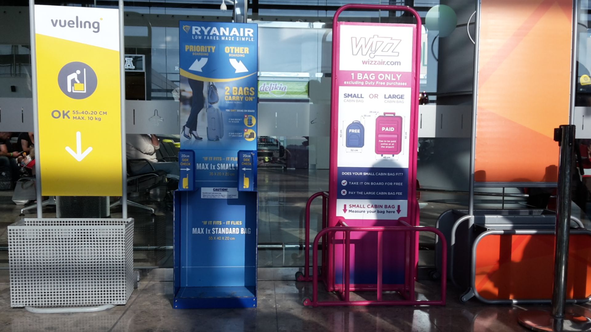 File:Handbagage bakken.jpg