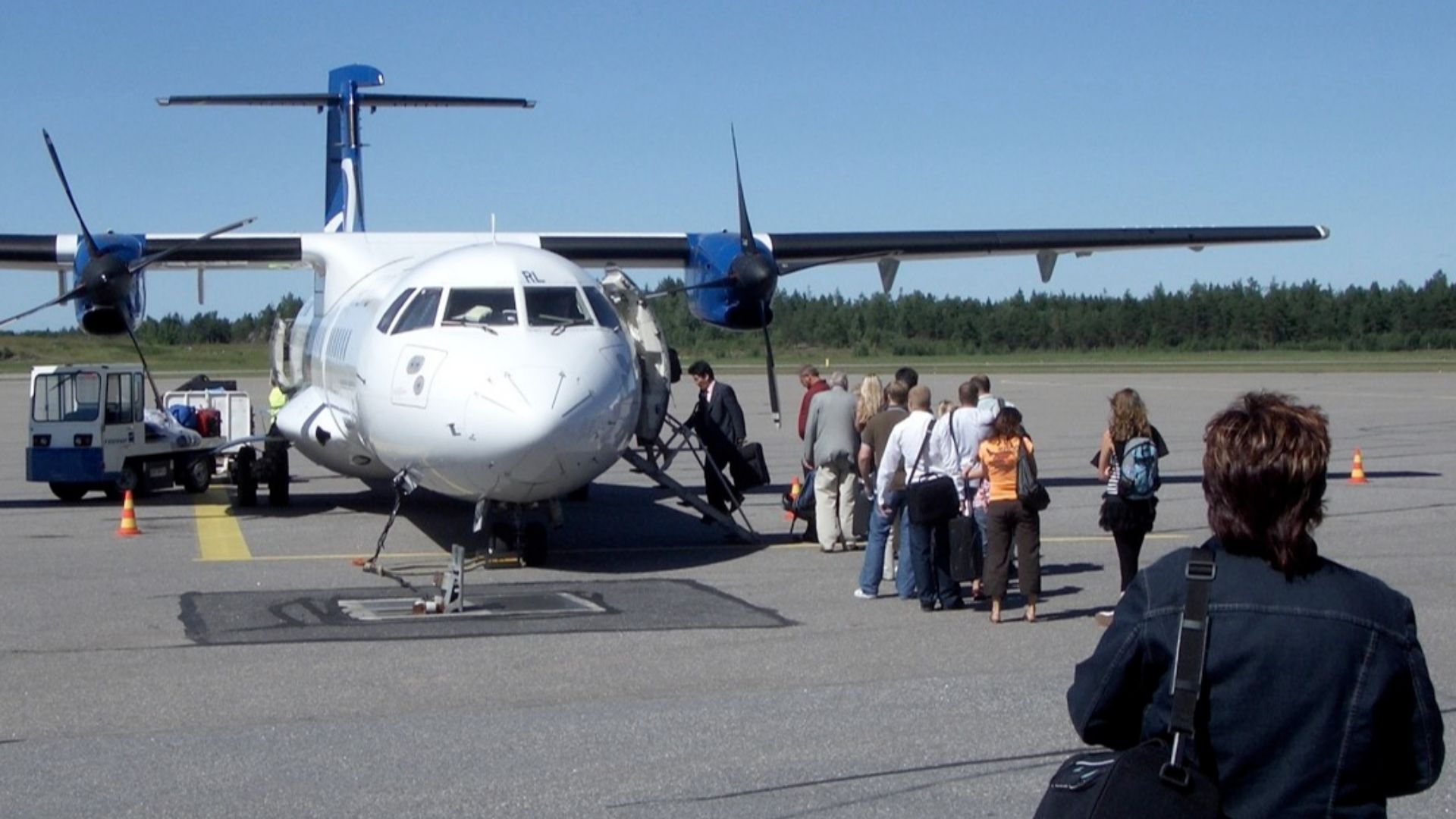 File:Aero Airlines ATR 72 ES-KRL at EFTU on 20060714.jpg