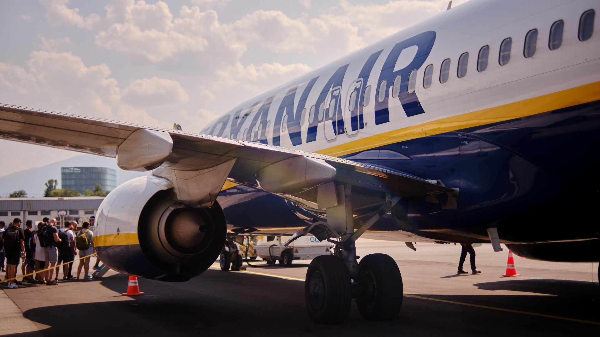 File:Ryanair boarding.jpg