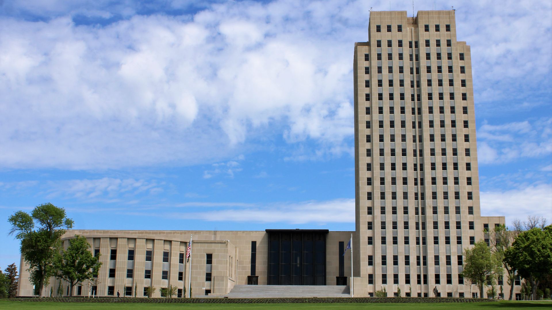 File:North Dakota State Capitol 02.jpg