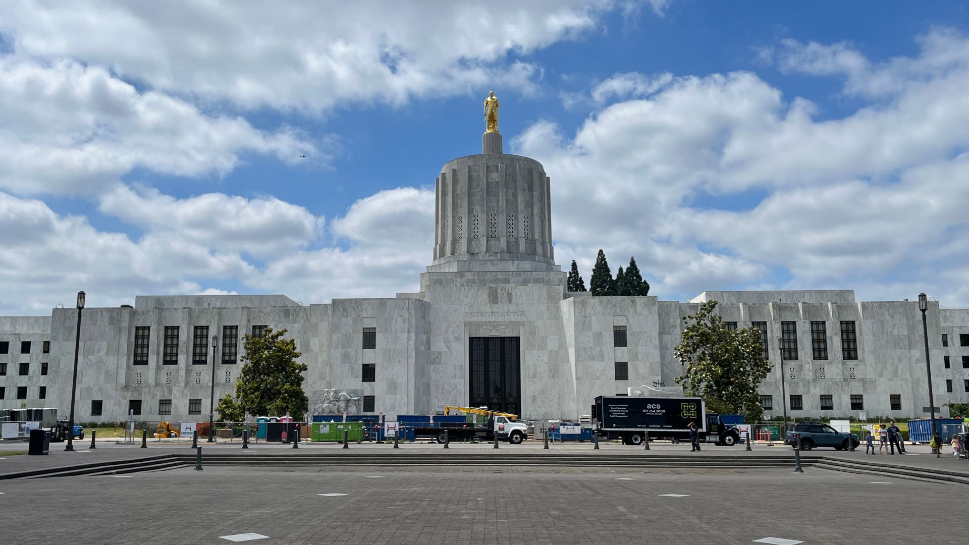 File:Oregon State Capitol Daytime July 2022.jpg