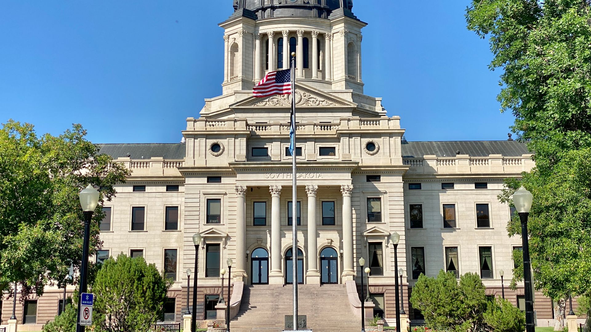 File:South Dakota State Capitol, Capitol Avenue, Pierre, SD - 53748194705.jpg