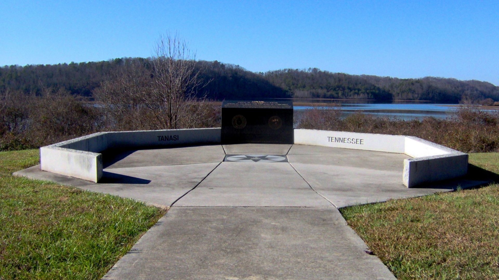 File:Tanasi-monument-tn1.jpg