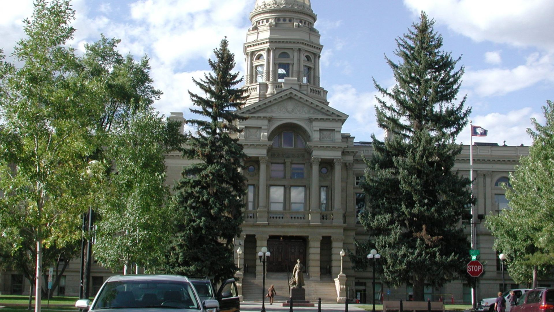 File:Wyoming State Capitol from Capitol Ave.jpg