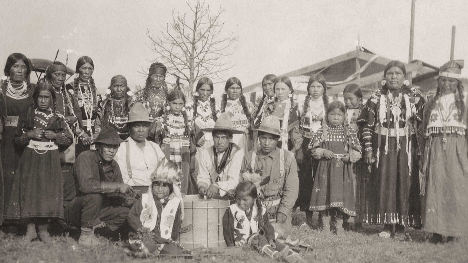 File:Nez Perce Tribal Members, circa 1910 - DeSmet, Idaho (24129842289).jpg