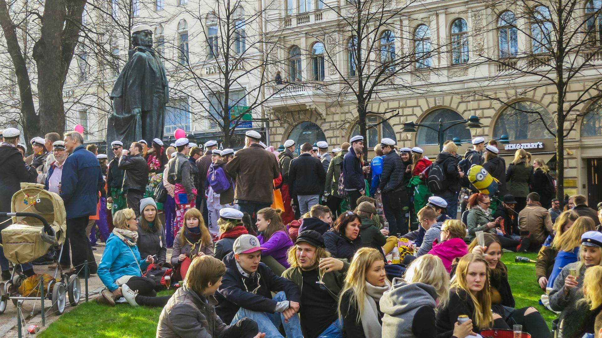 File:Finnish students on Vappu eve Helsinki 2016.jpg