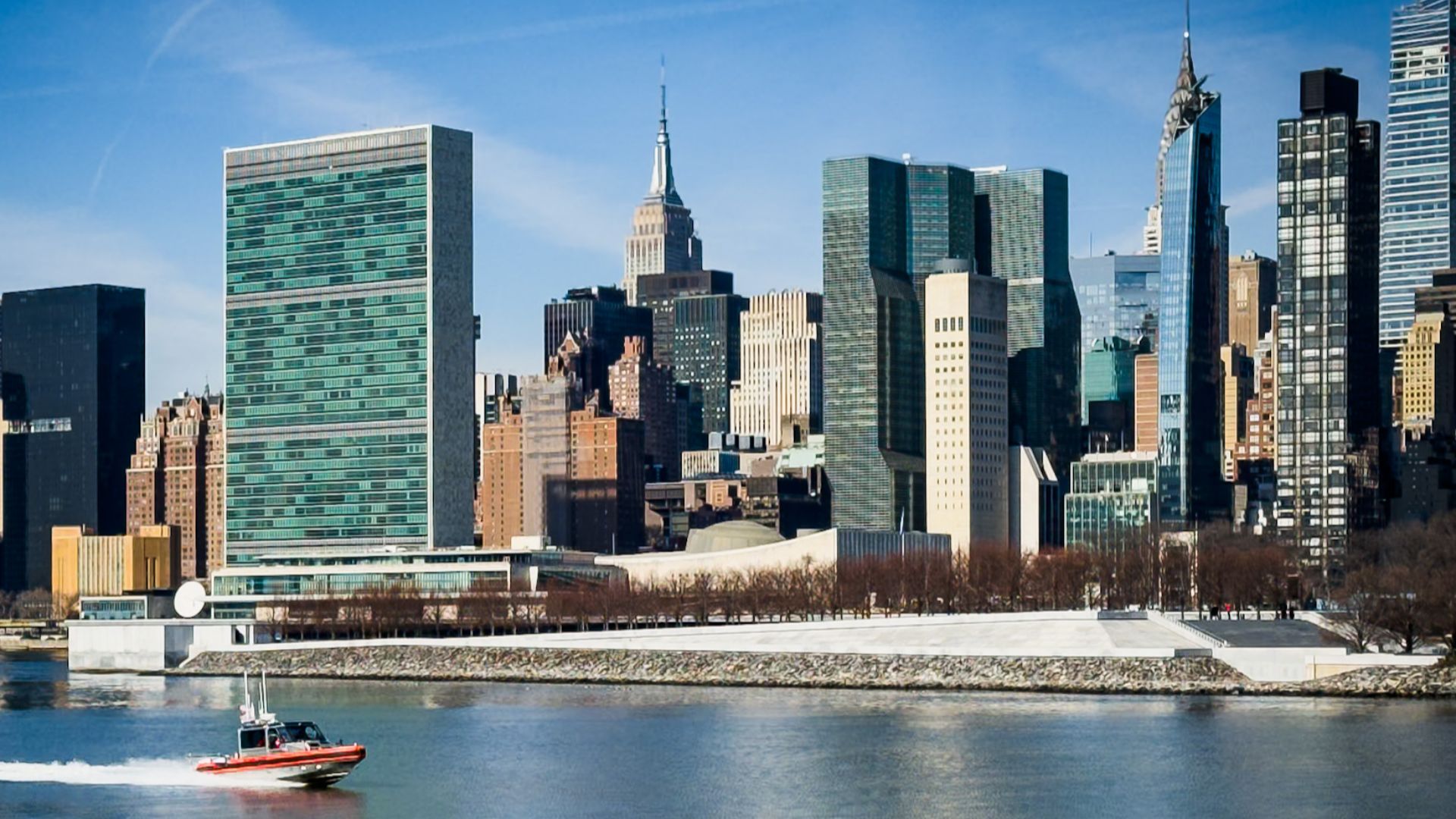 File:Boat passing United Nations Headquarters and surrounds, seen from the East River.jpg