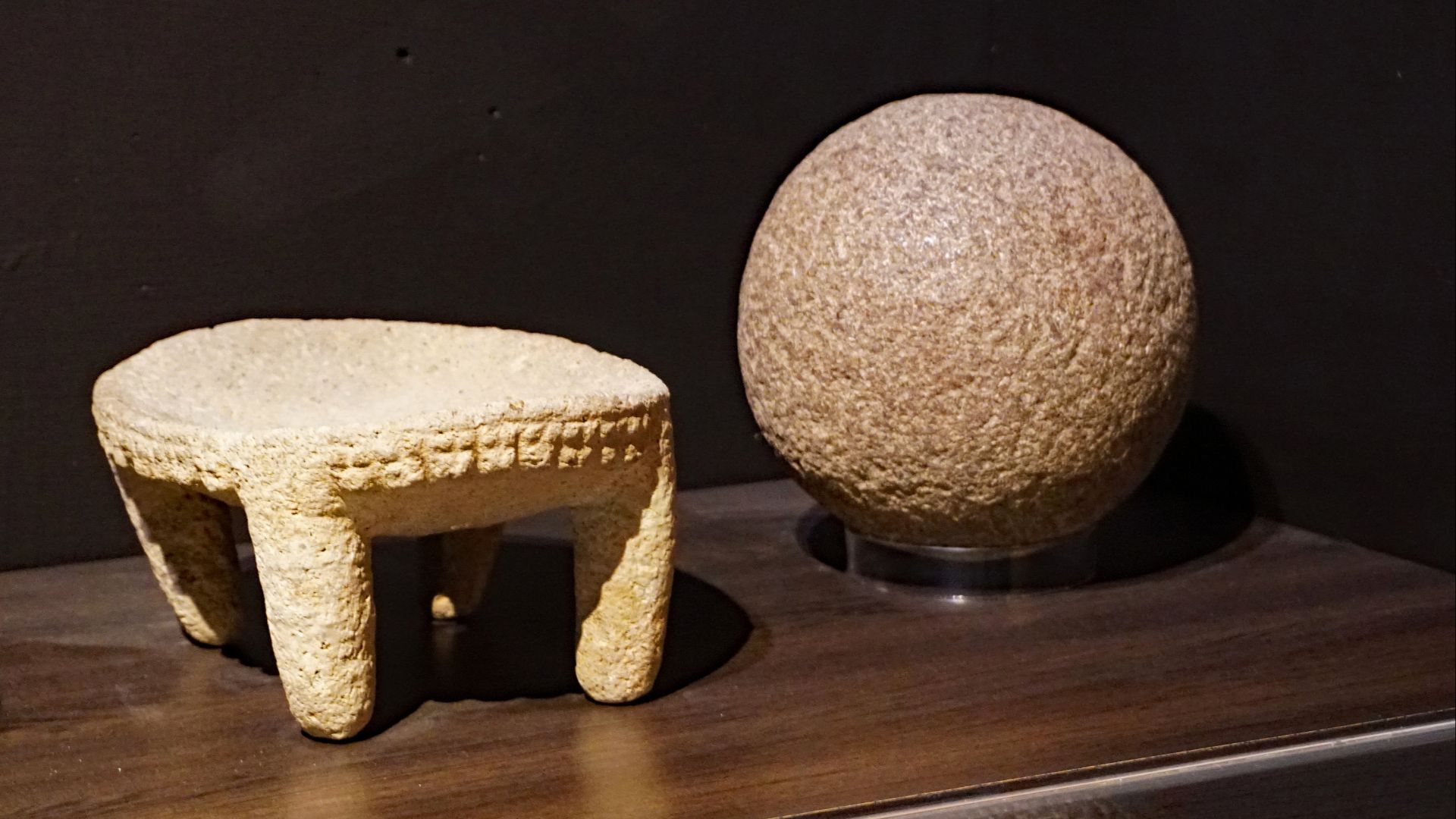 File:Museo de Jade Diquis Stone Spheres CRI 01 2020 4452.jpg
