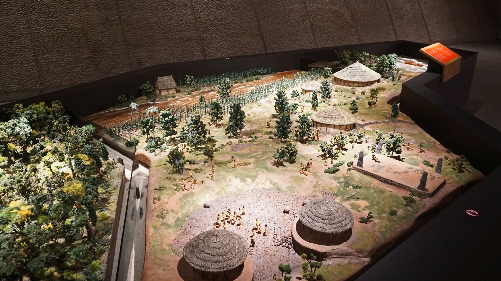 File:Aldea Diquis Museo del Oro Precolombino CRI 07 2019 9144.jpg