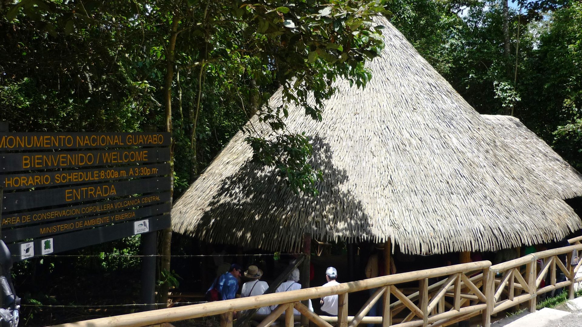 File:Entrada al sitio arqueológico Guayabo.JPG