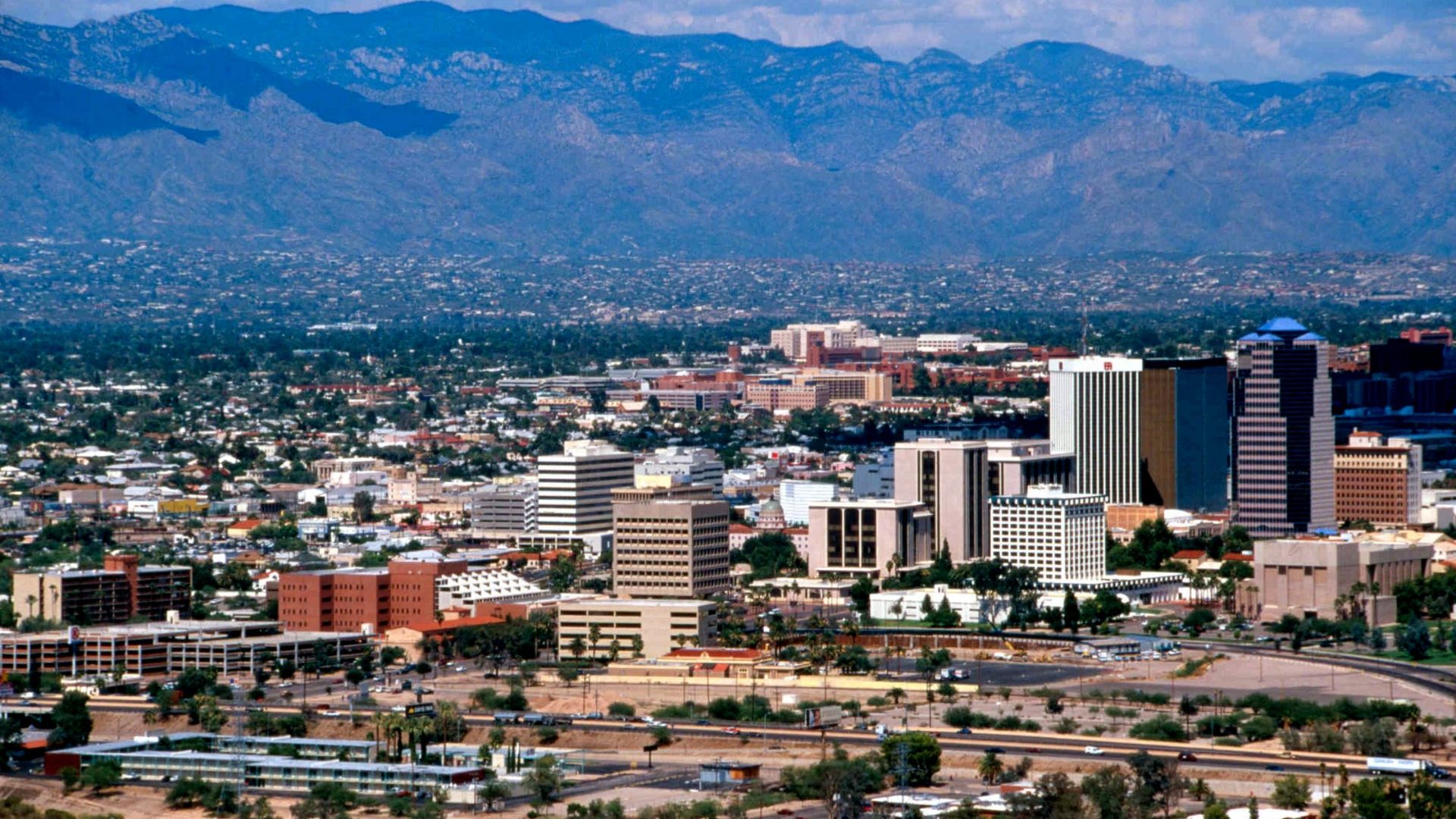 File:CatalinasAndTucsonAZ.jpg