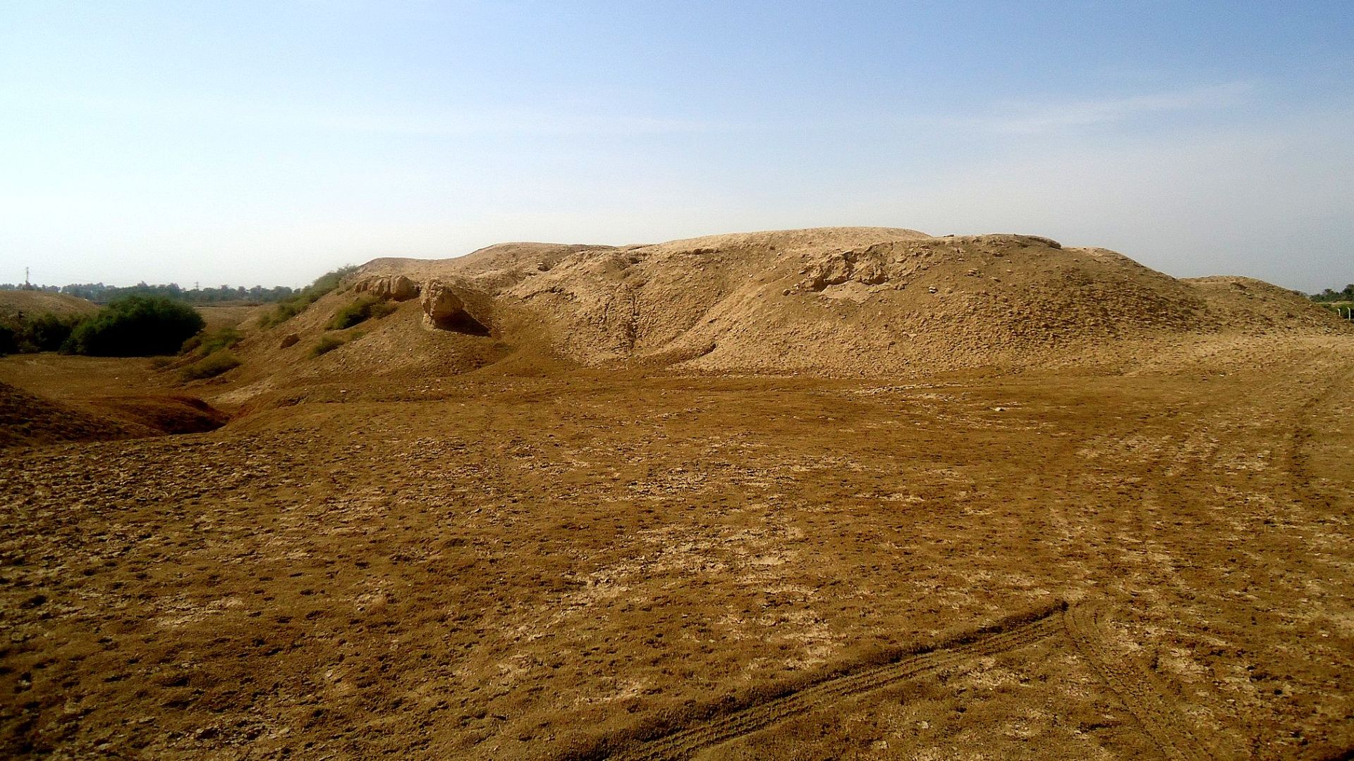 File:An ancient mound at Kish, Babel Governorate, Iraq.jpg