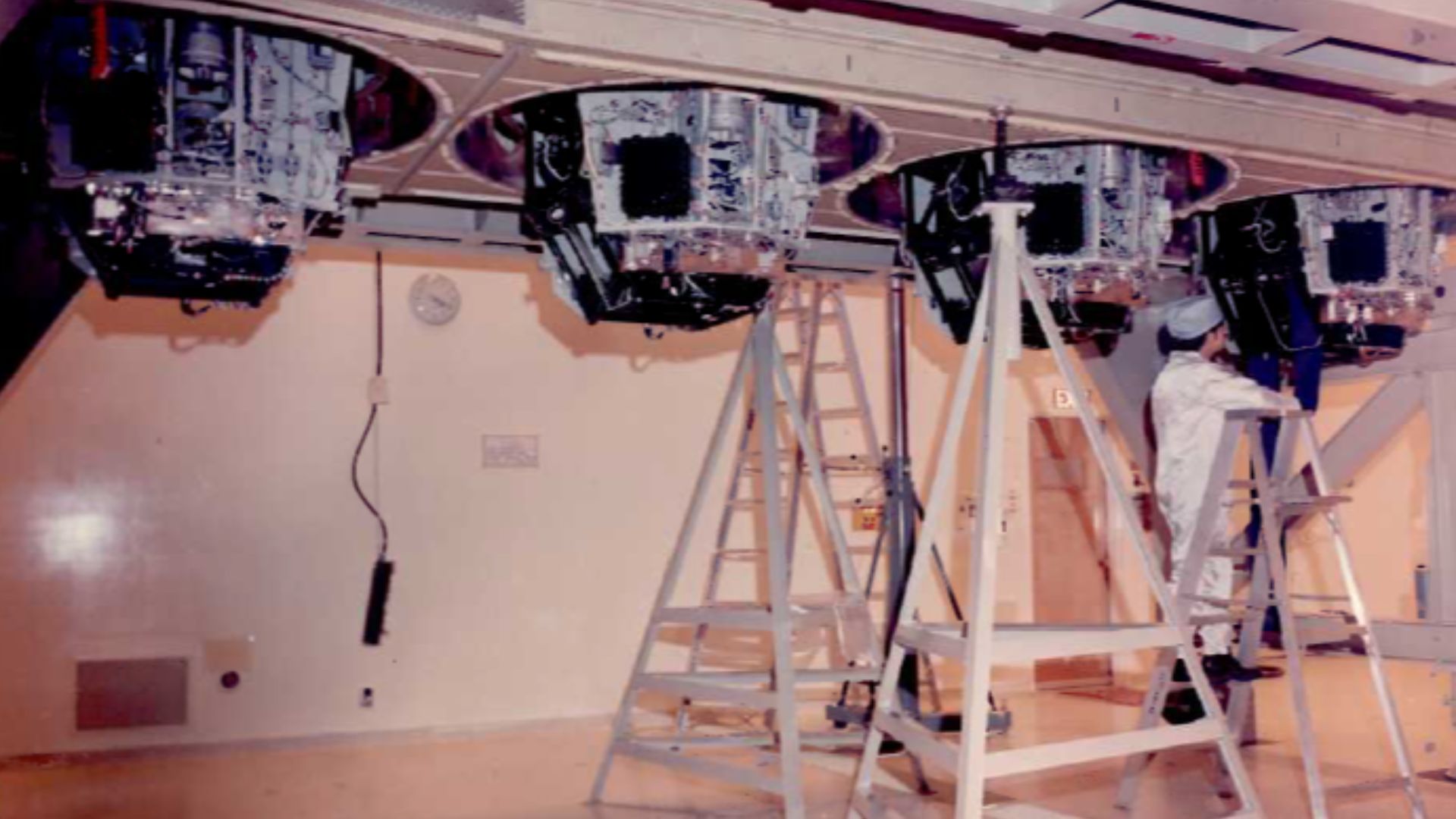 File:HEXAGON Film being despooled.png