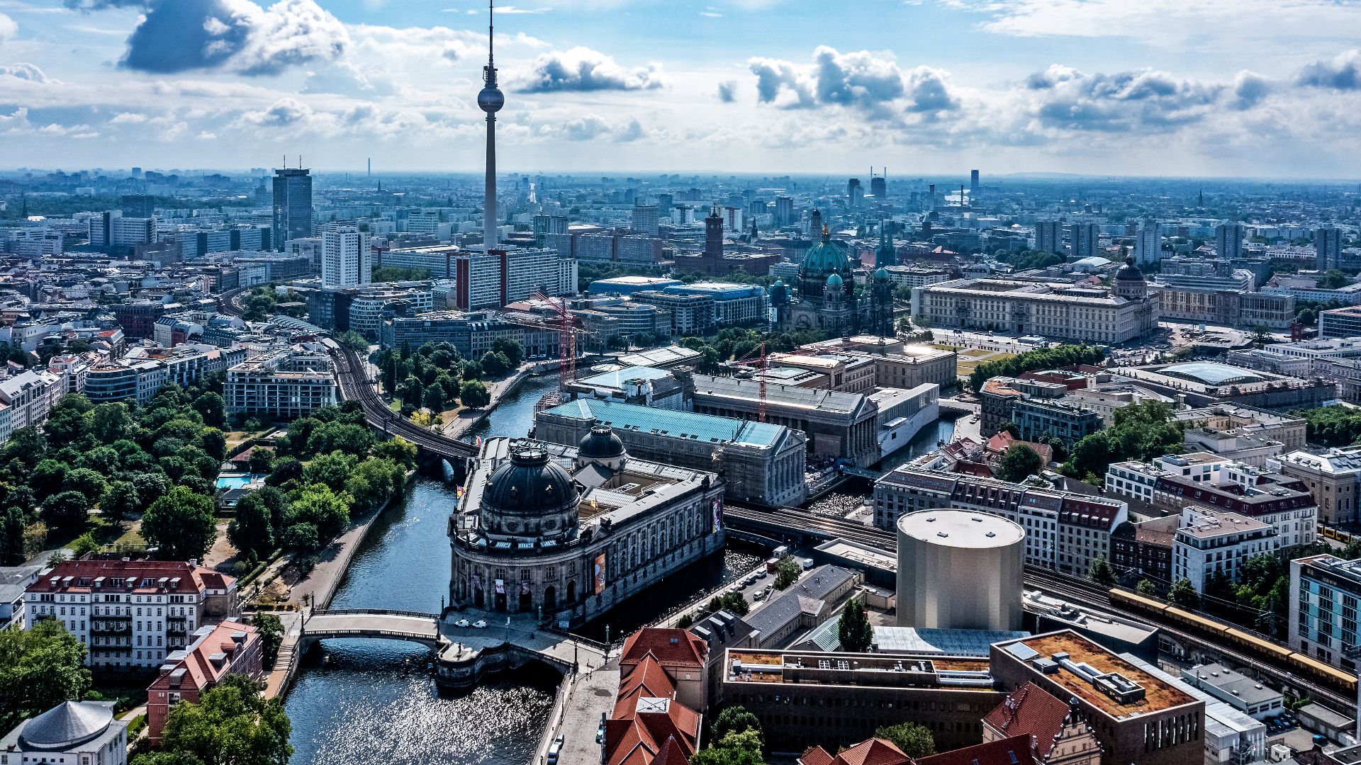 File:Museumsinsel Berlin Juli 2021 1 (cropped) b.jpg