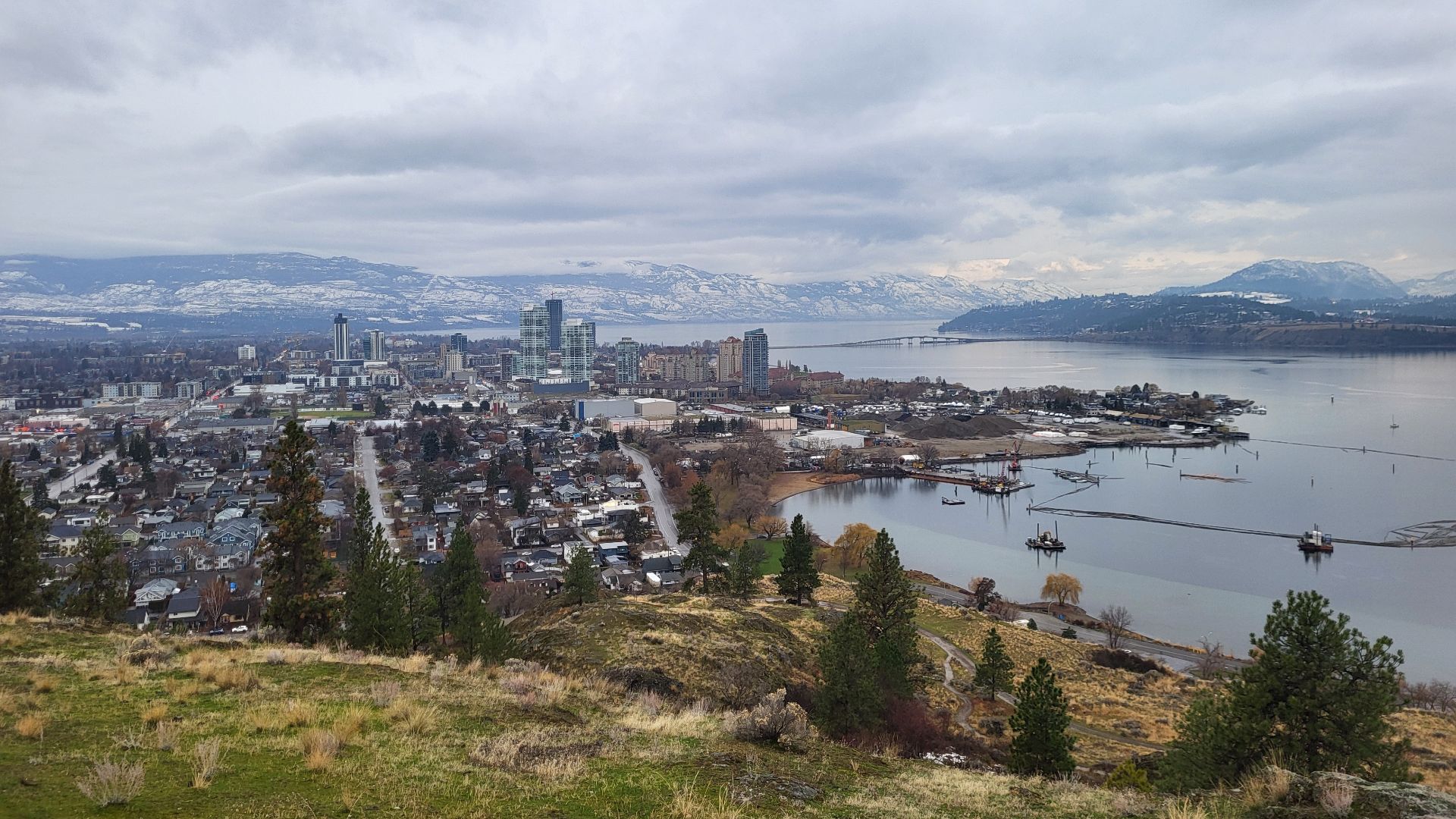 File:Kelowna city view from Knox Mountain.jpg
