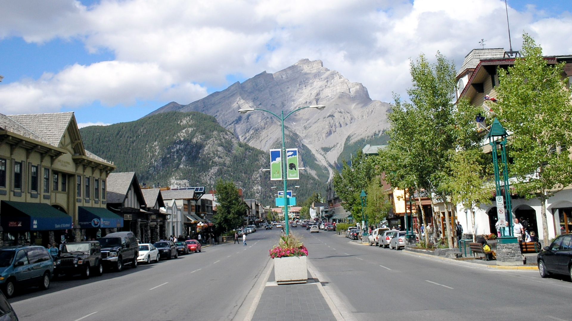 File:Banff Avenue - Cascade Mountain.jpg