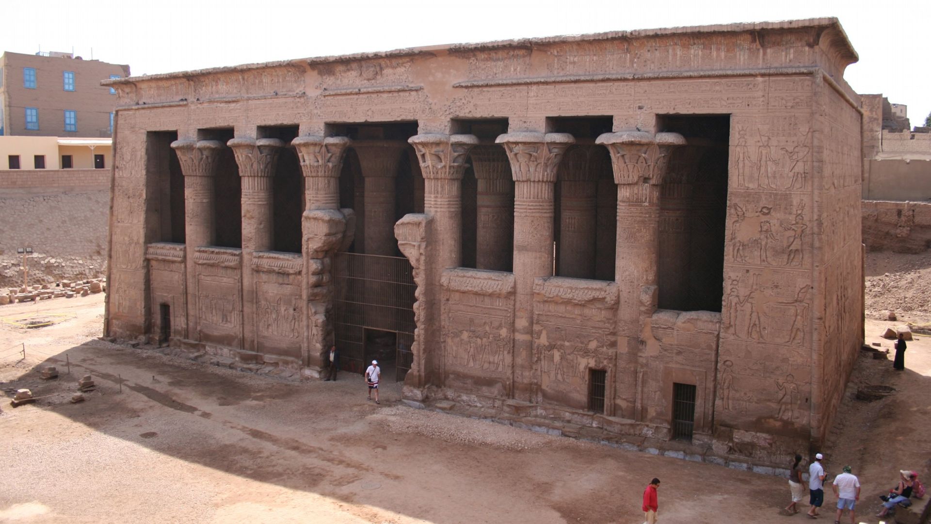 File:S F-E-CAMERON 2006-10-EGYPT-ESNA-0080.JPG