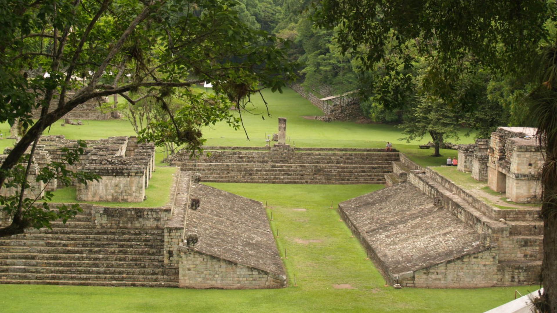File:Copán Ballcourt.jpg
