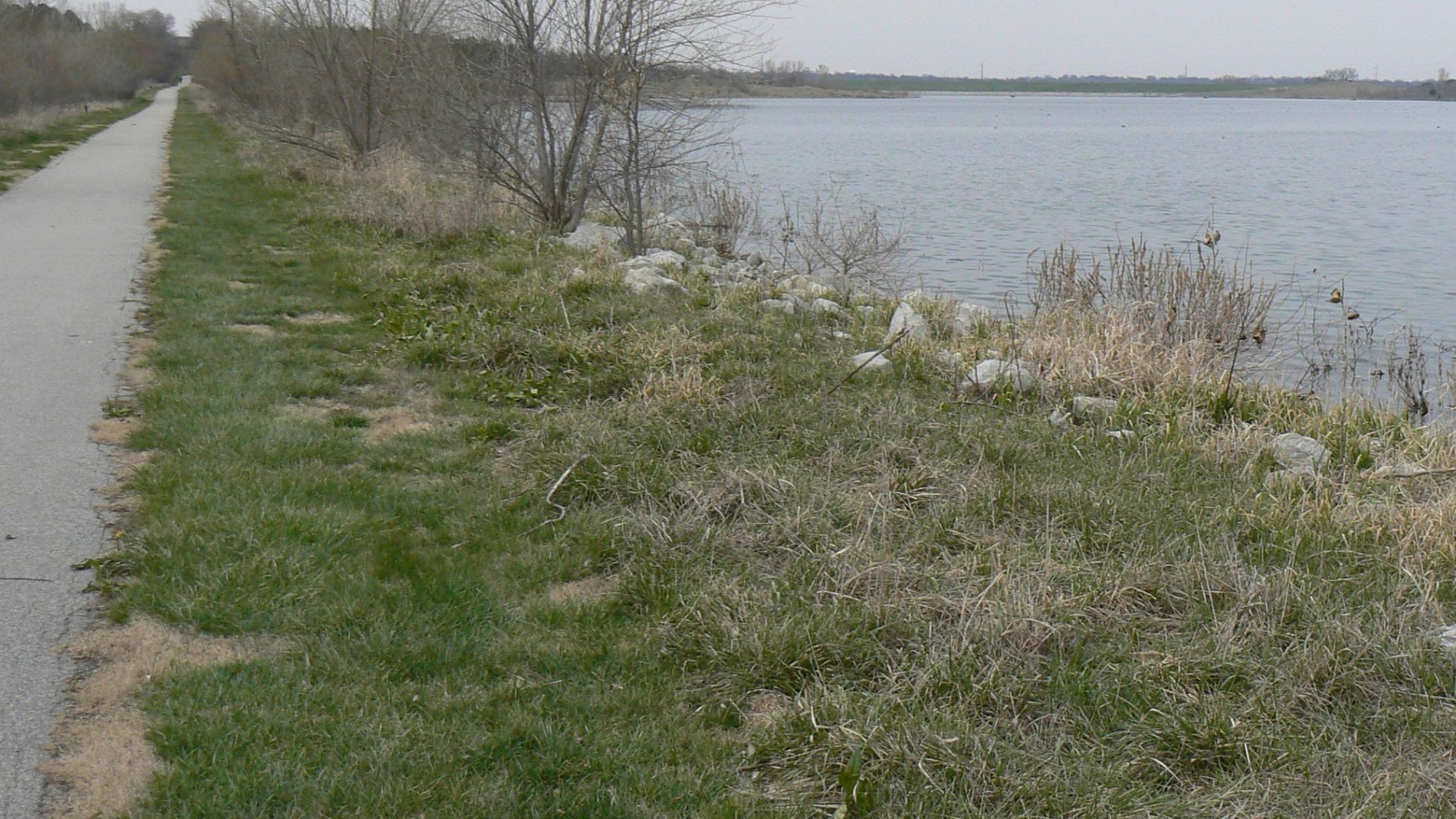 File:Chalco Lake and trail.jpg