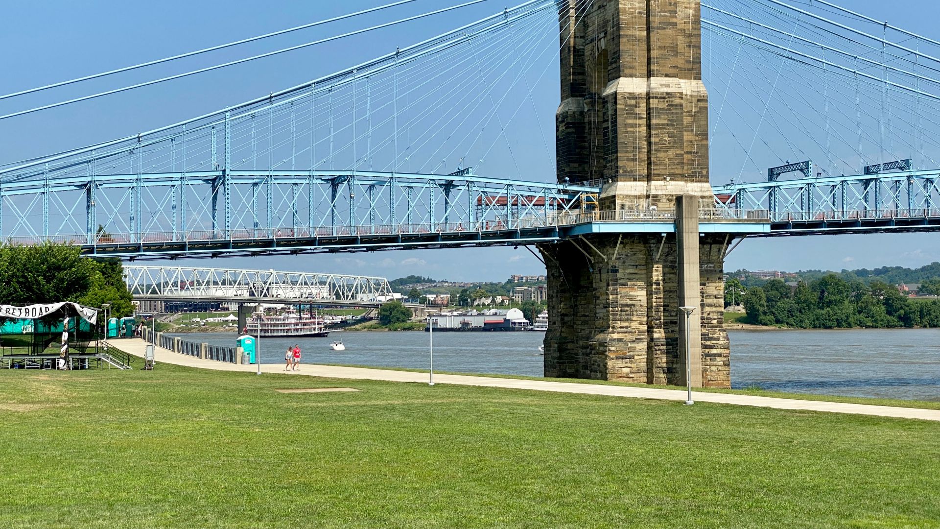 File:Roebling Bridge from Smale Riverfront Park, Cincinnati, OH - 51386404727.jpg