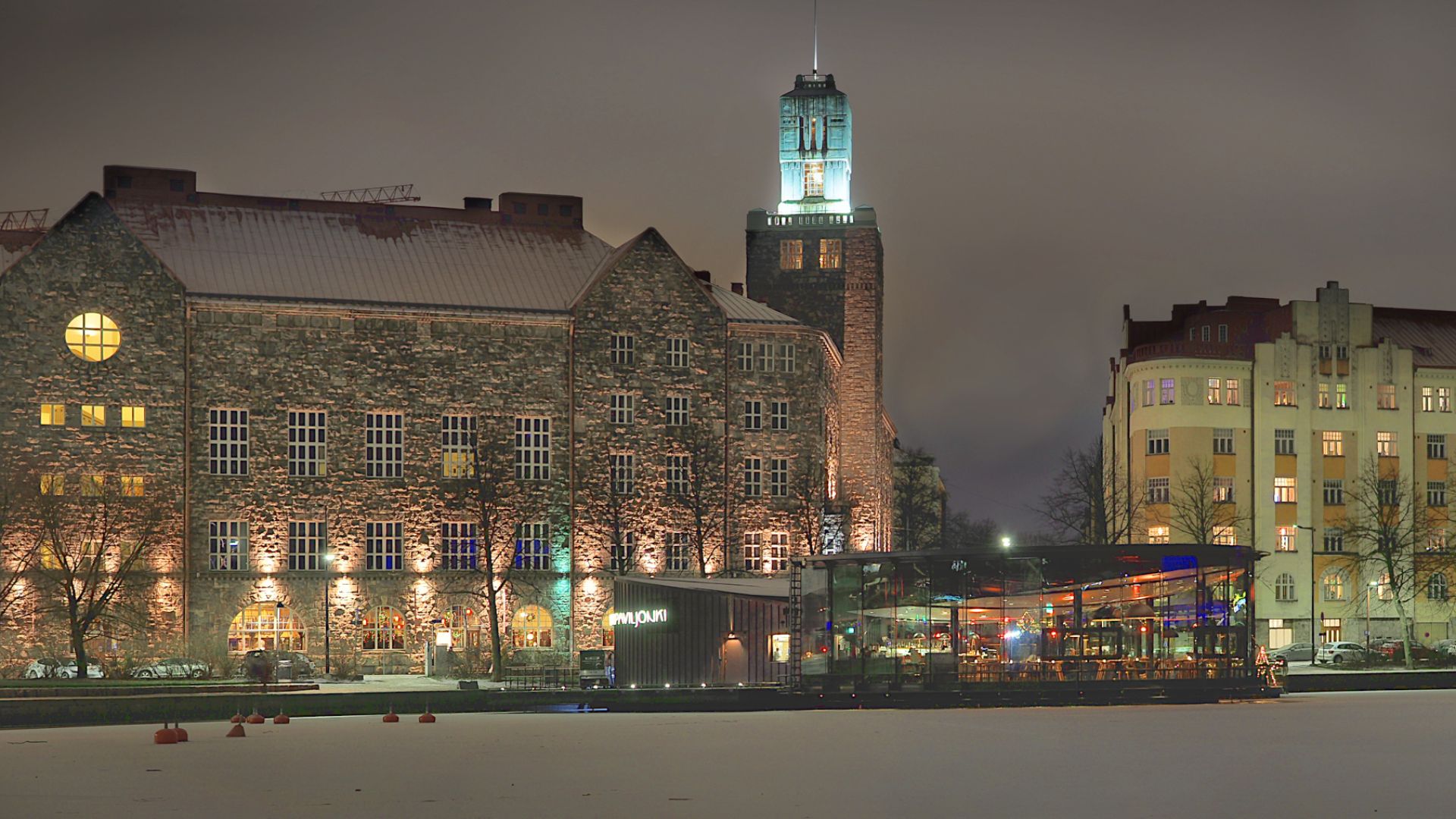 File:Paasitorni at a foggy winter night - Marit Henriksson.jpg