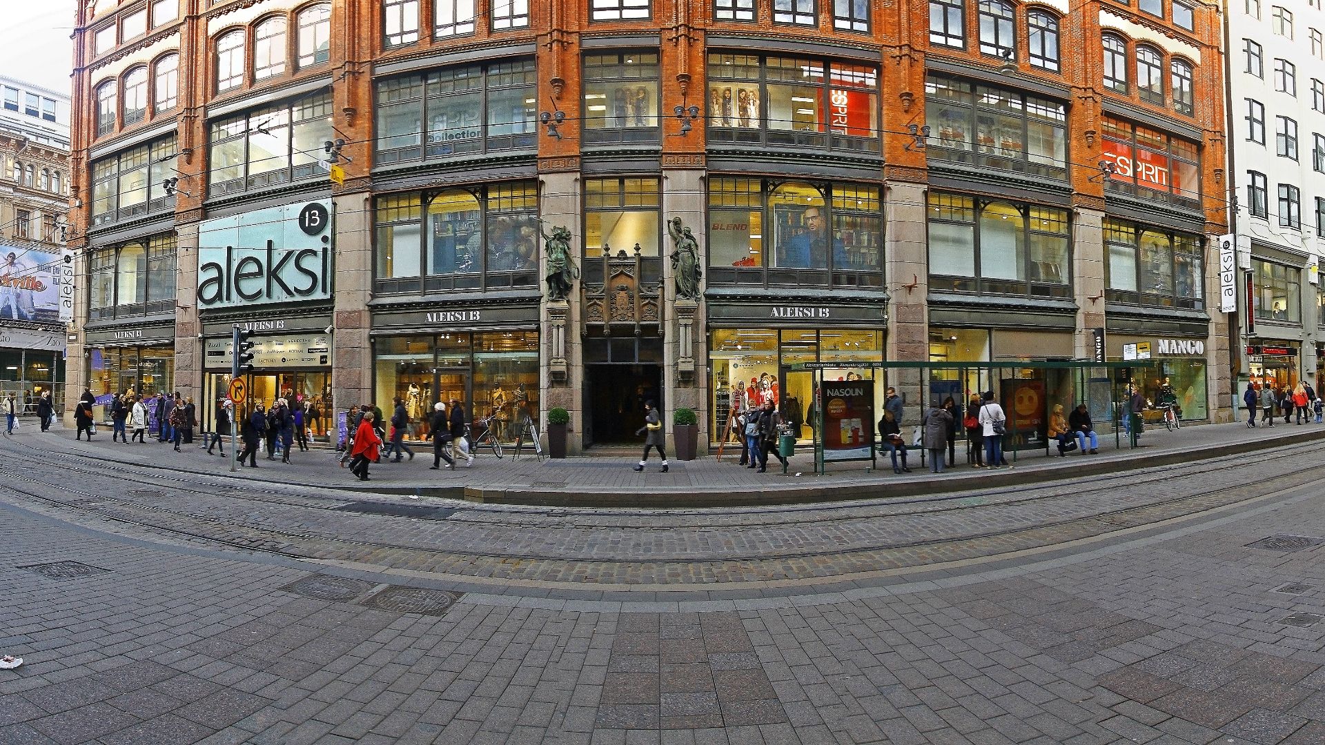 File:Aleksi Helsinki Market Street.jpg