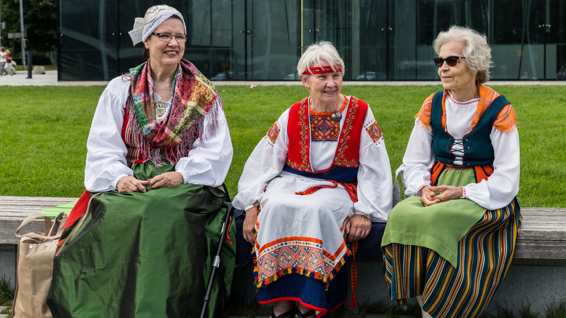 File:National Costumes, Finland 01.jpg
