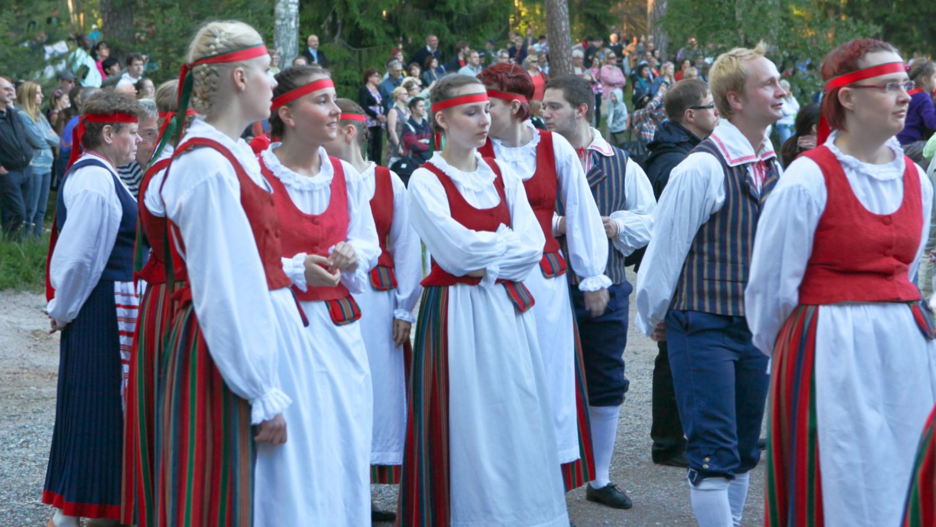 File:National costumes Finland.jpg