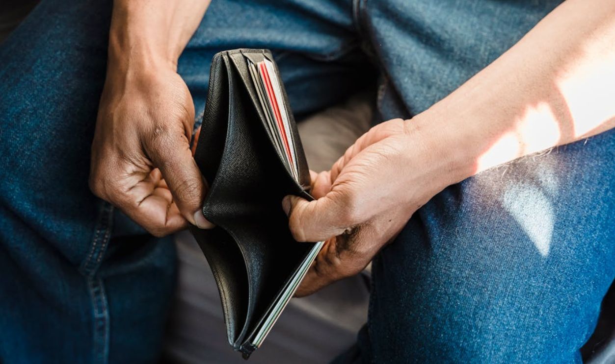 Income, Market Structure And Internet Cost