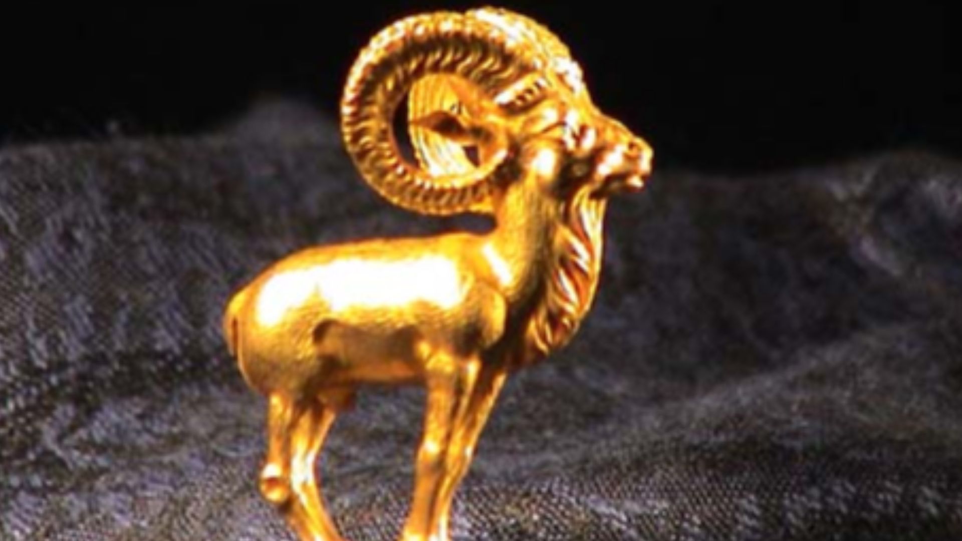 File:Bactrian treasure - ram figurine.jpg