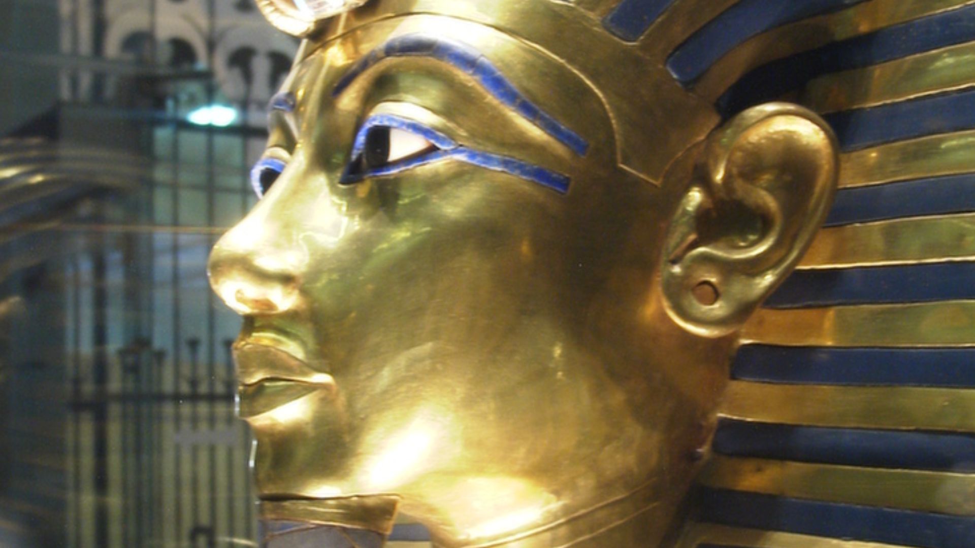 File:Tutankhamun Mask.JPG