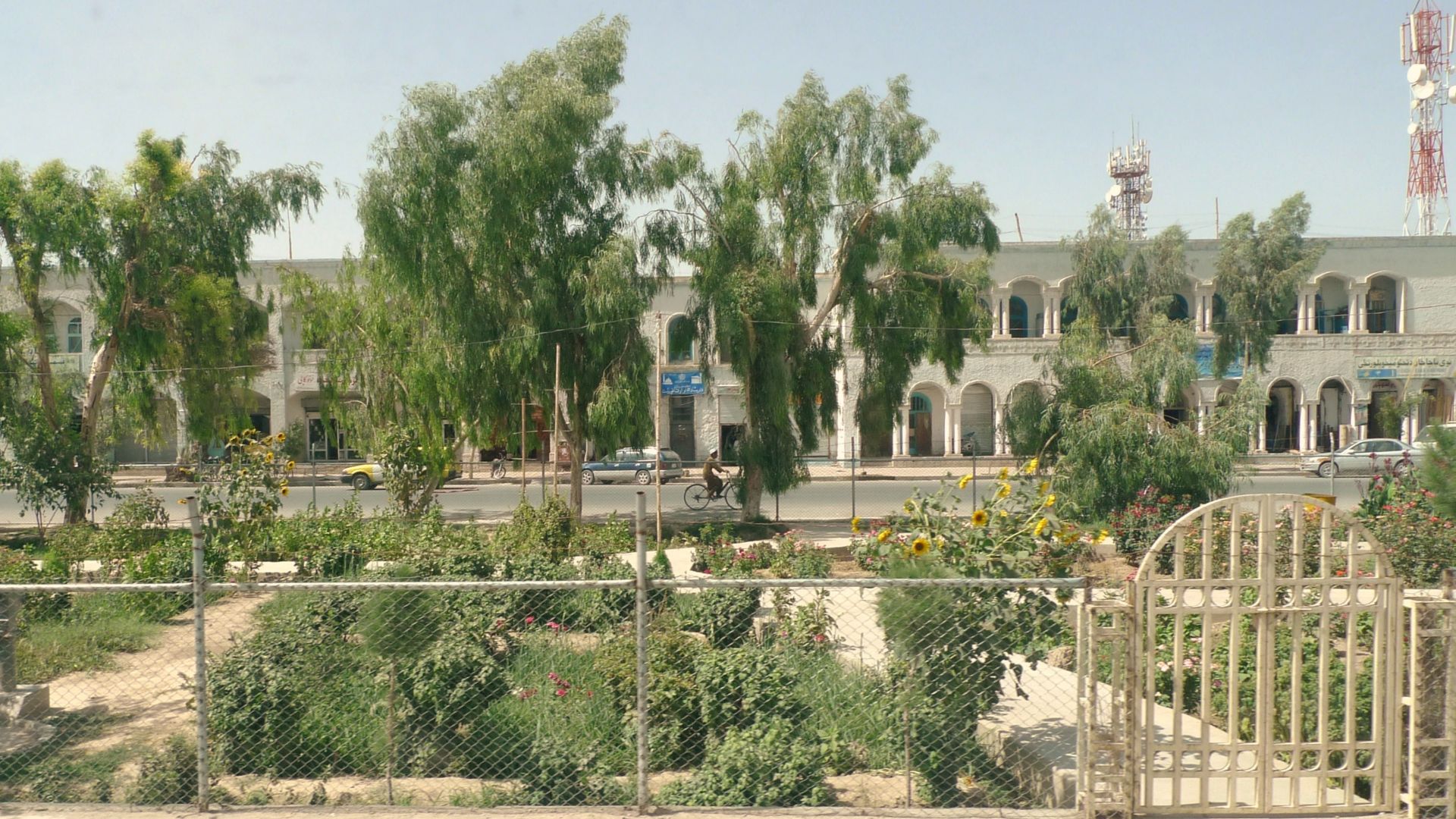 File:Kandahar street in June 2010.jpg